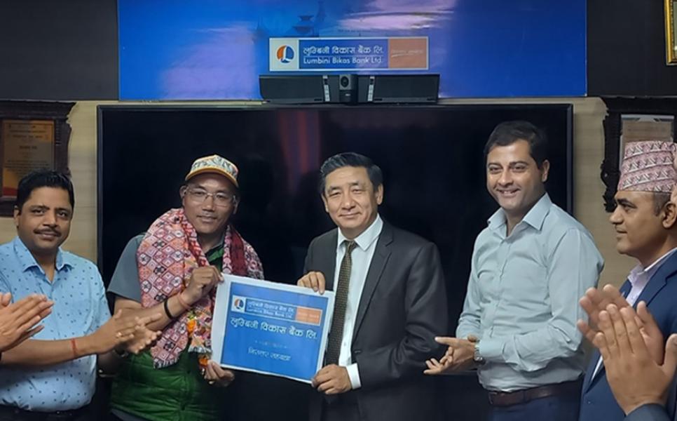 कामी रिता शेर्पा ३१औं पटक सगरमाथा आरोहण गर्दै