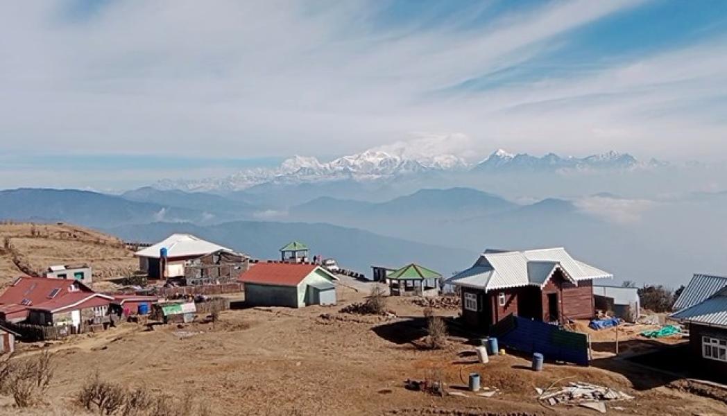 इलामका सीमावर्ती गाउँमा विद्यार्थी छन्, विद्यालय छैनन्