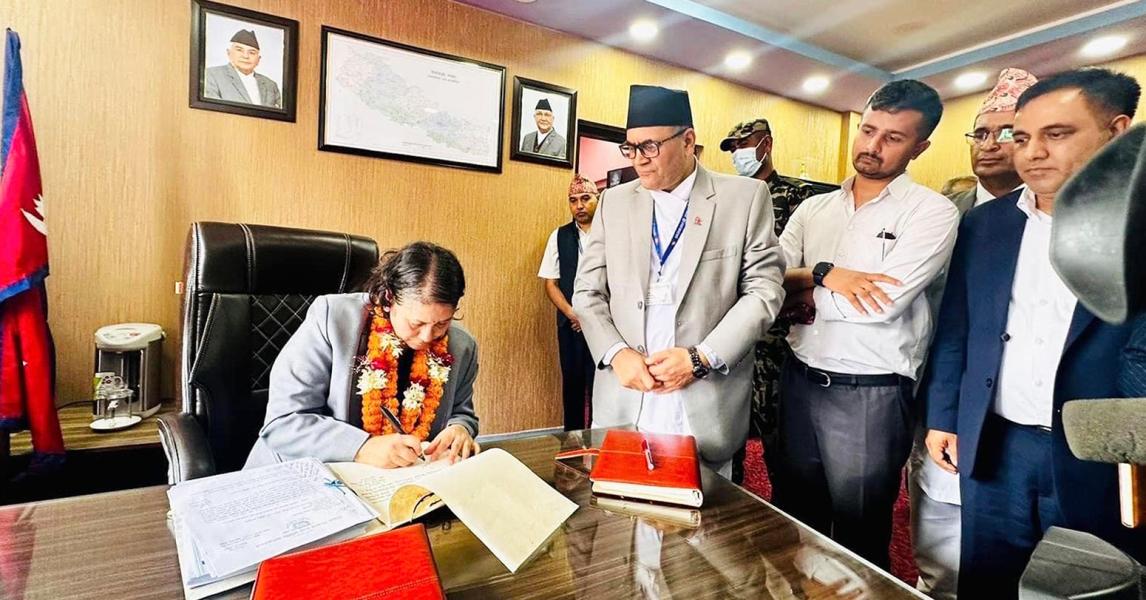 शिक्षामन्त्री विद्या भट्टराईद्वारा राजीनामा