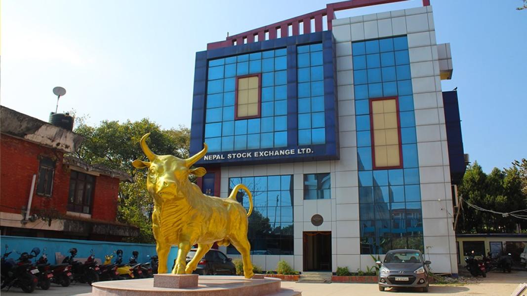 सामान्य घट्यो नेप्से, आठ अर्ब ३२ करोडको कारोबार