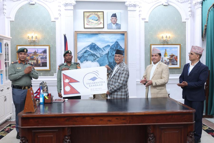 सगरमाथा चढ्ने तयारीमा रहेका असइ छत्याललाई प्रधानमन्त्रीको बिदाइ