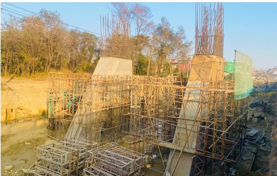 सेती नदीमा निर्माणाधीन ‘सिग्नेचर’  पुलको काम सुस्त