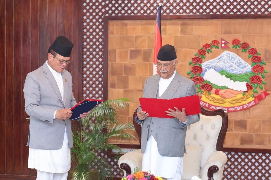 ऊर्जा, जलस्रोत तथा सिँचाइ राज्यमन्त्री खमबहादुर गर्बुजाको सपथ