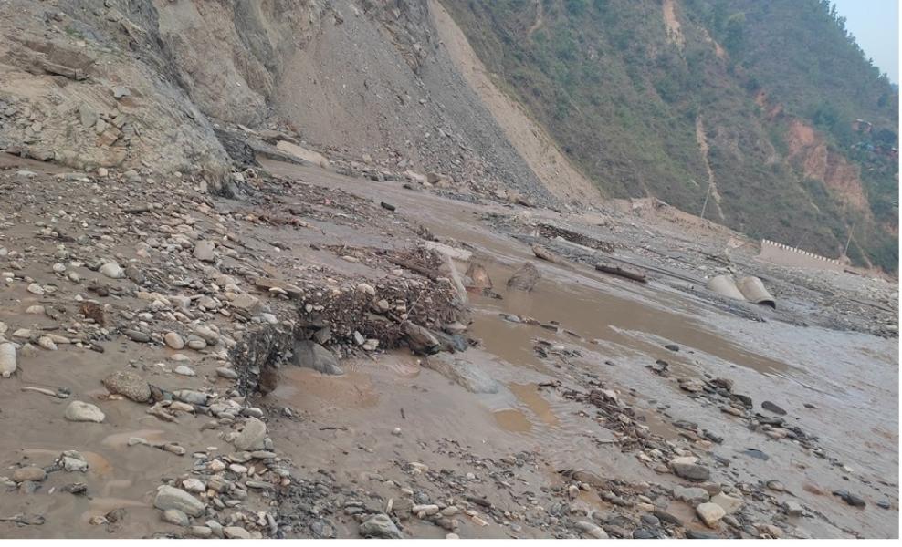 आठ घण्टादेखि बिपी राजमार्ग अवरुद्ध, बेपत्ता महिलाको खोजी गरिँदै
