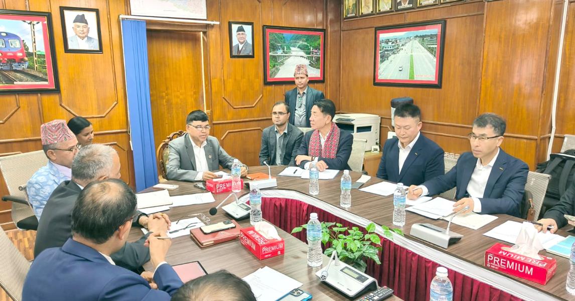दक्षिण कोरियाका प्रतिनिधिलाई रेल क्षेत्रमा लगानी गर्न भौतिकमन्त्री दाहालले गरे आग्रह