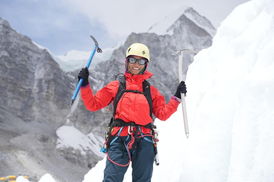 एकैदिन १३५ आरोही सगरमाथा चुचुरोमा, फोटोपत्रकार पूर्णिमा पाँचौँ पटक चुचुरोमा