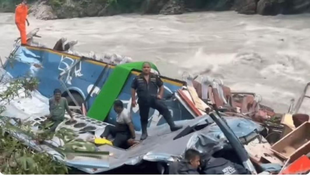 तनहुँ दुर्घटना : २७ को मृत्यु, १६ घाइेतलाई हेलिकप्टरमार्फत काठमाडौँ ल्याइयो