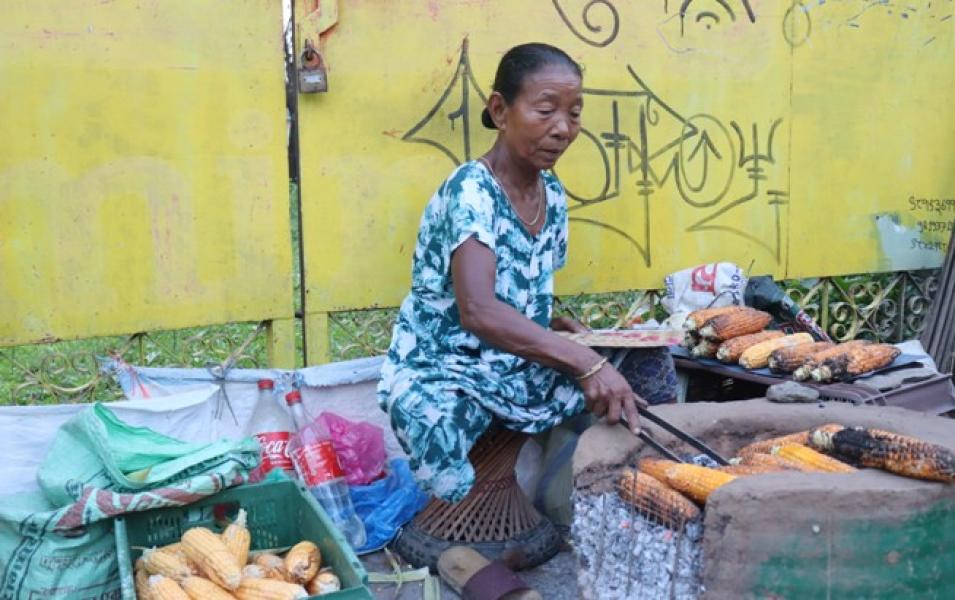 तीन दशकदेखि मकै बेचेर आत्मनिर्भर ‘शान्ति’