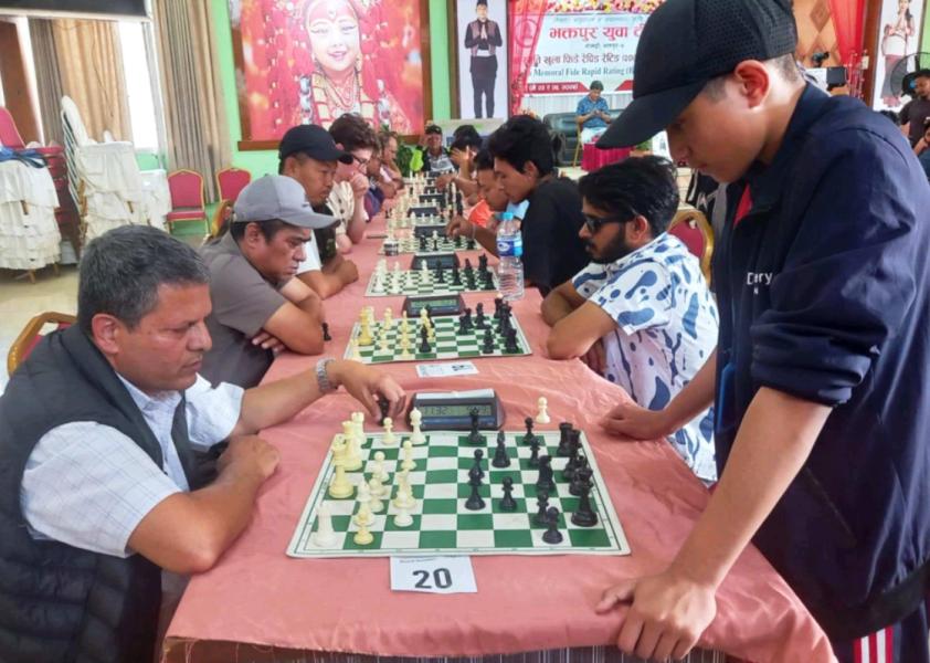 बुद्धिचाल प्रतियोगिता : आठ वर्षका बालकदेखि ६८ वर्षीय नागरिकसम्म भिड्दै