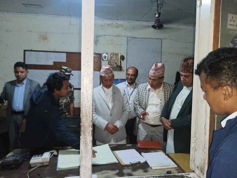 उर्जा मन्त्री खड्काद्वारा नो–लाइट शाखा निरीक्षण : “लोडसेडिङ हुँदैन, हल्लाको पछि नलाग्नुस”