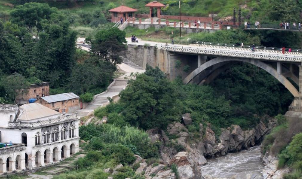 डुबान हुन नदिन चोभारको खोचमा रहेका अवरोध हटाइने