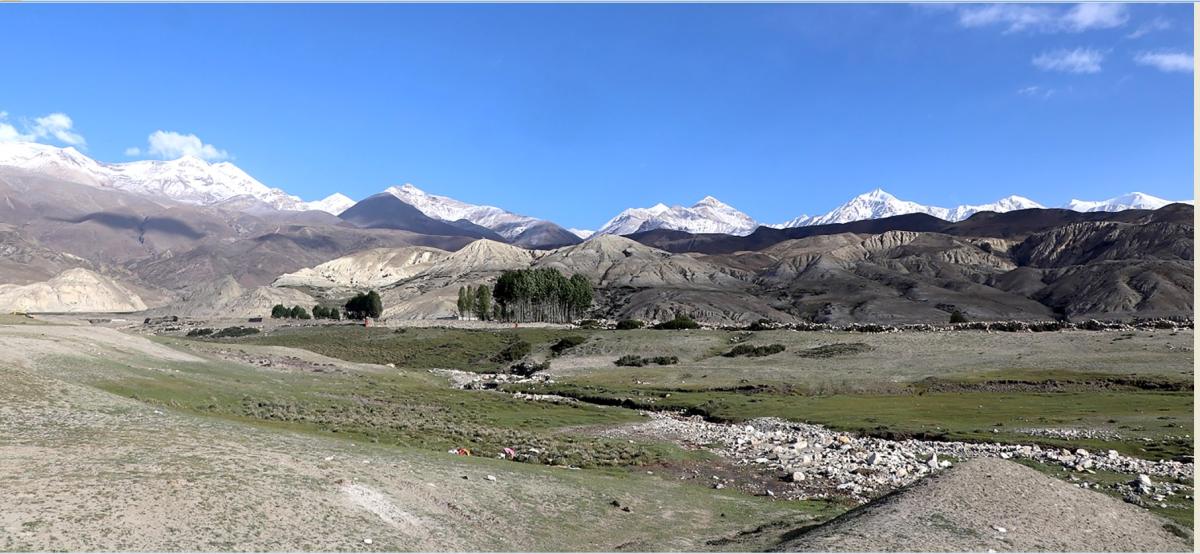 लोमान्थाङ उपत्यकाबाट देखिएको हिमशृङ्खला