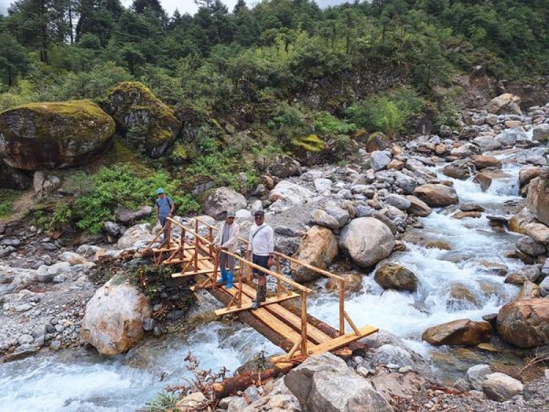 रोलवालिङ क्षेत्रमा क्षति ग्रस्त पदमार्ग मर्मत तथा नयाँ पदमार्ग निर्माण