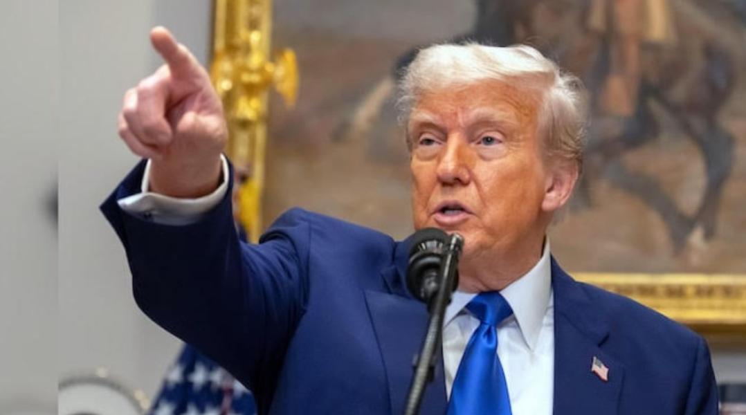 इरानको आकाशमा पूर्ण नियन्त्रण गरेको भन्दै ट्रम्पको धम्की- ‘निसर्त आत्मसर्पण गर’