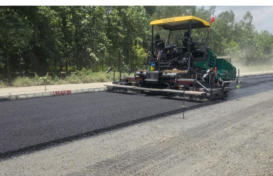 एसियाली राजमार्गःकाँकडभिट्टा–लौकही खण्डमा कालोपत्र थालियो