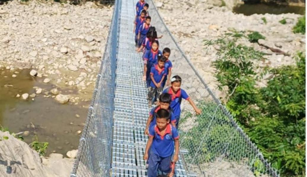 झोलुङ्गे पुलले विद्यार्थी आवतजावतमा सहज