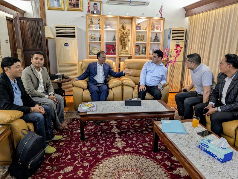 थाइल्याण्डमा नेपाली स्वास्थ्यकर्मीहरूसँग मन्त्री पौडेलको अन्तरक्रिया: स्वास्थ्य सेवा सुधारका लागि सुझाव संकलन