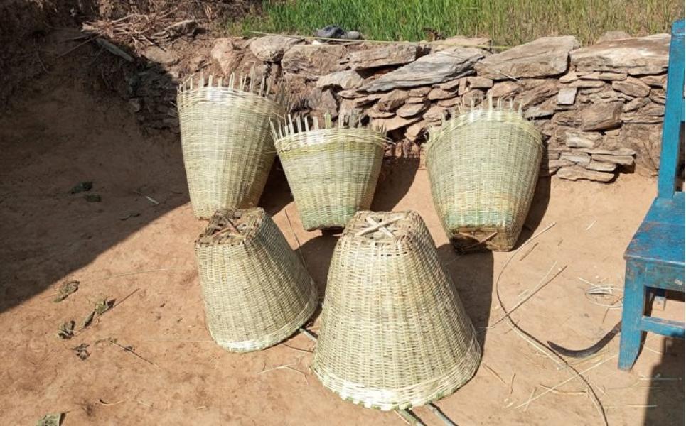 सुदूरपहाडमा पाइँदैन डोको, डालो र भकारी