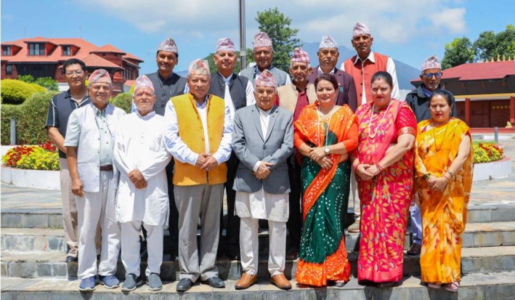 राष्ट्रपतिसँग ज्येष्ठ राष्ट्रिय नागरिक महासङ्घका प्रतिनिधिको भेट