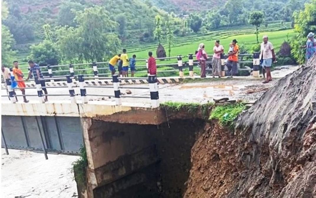 भटौली खोलाको पक्की पुलमा क्षति, सवारी आवगमन बन्द