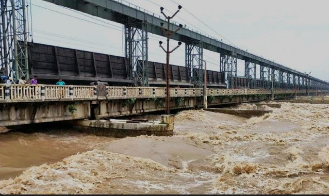 सप्तकोसी नदीमा पानीको बहाव एक लाख ७९ हजार क्युसेक