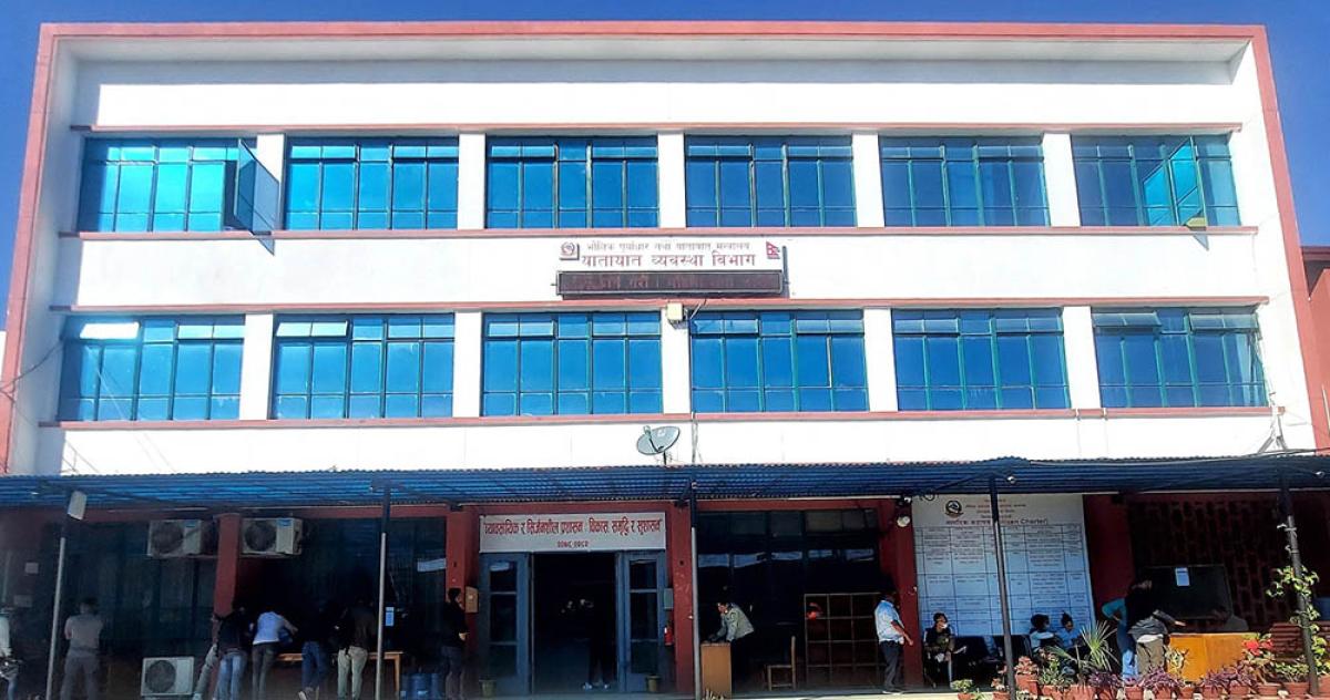 यातायात विभागको स्पष्टोक्ति- इम्बोस्ड नम्बर असोज १ गतेदेखि जडान नगरे पनि कारबाही हुँदैन