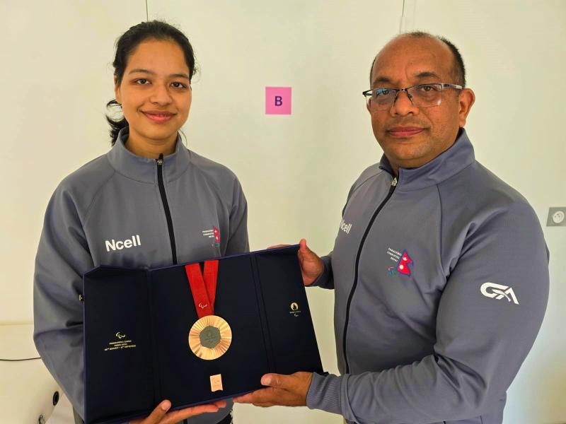 ऐतिहासिक पदक दिलाउने पलेशालाई  १० लाखसहित सम्मान गर्दै एनसेल