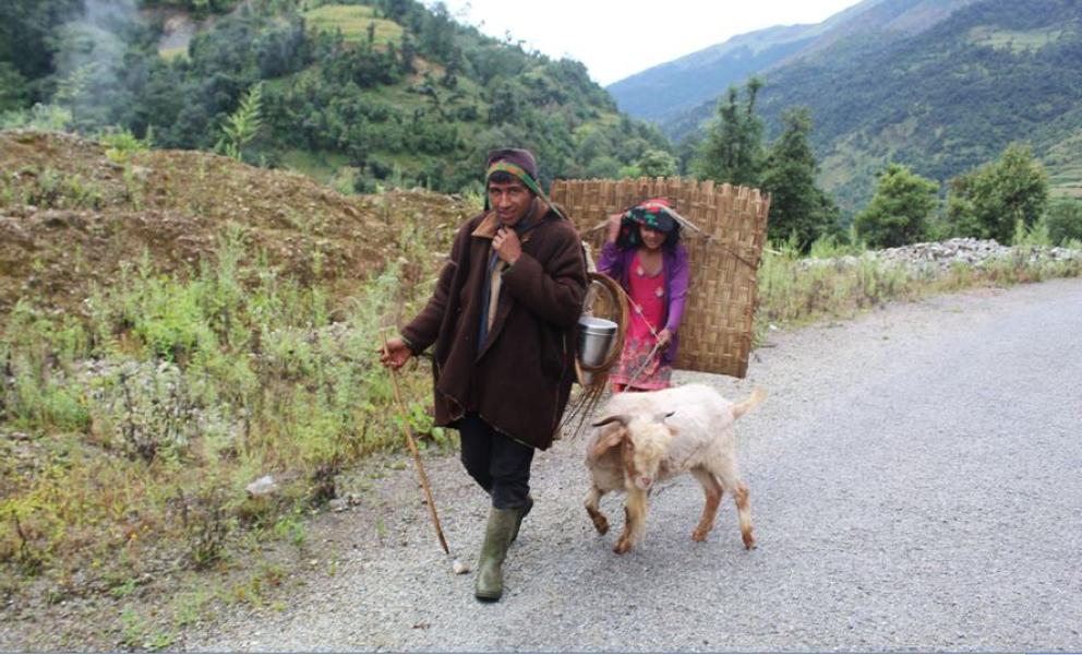 बागलुङको लेकमा उत्पादित कपडा विदेश निर्यात