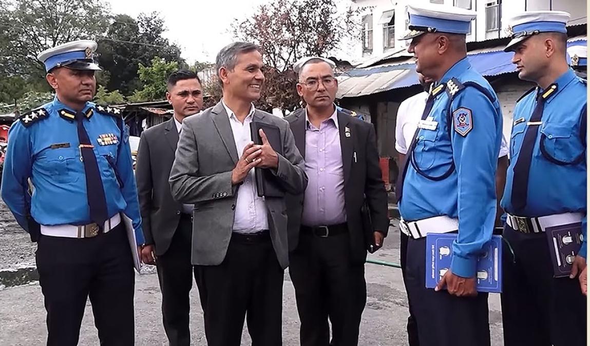 सेवा सुचारुलाई प्राथमिकतामा राख्न ट्राफिक प्रहरीलाई गृहमन्त्रीको निर्देशन