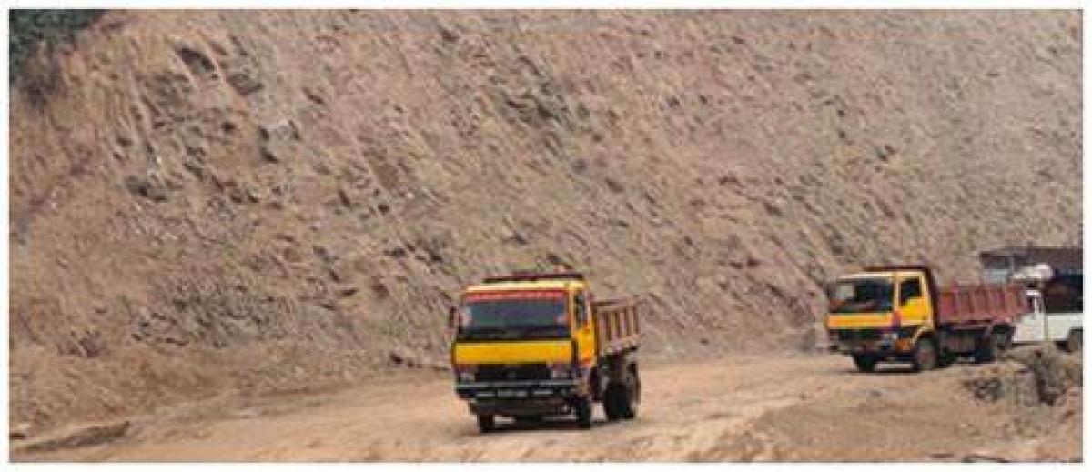 धुलिखेल -खावा सडकखण्ड मर्मत गर्न दुई दिन टिपर र मालबाहक सवारीसाधन सञ्चालन गर्न प्रतिबन्ध