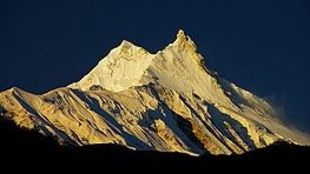 शरद ऋतुमा हिमाल आरोहणका लागि अनुमति लिँदै आरोहीहरु