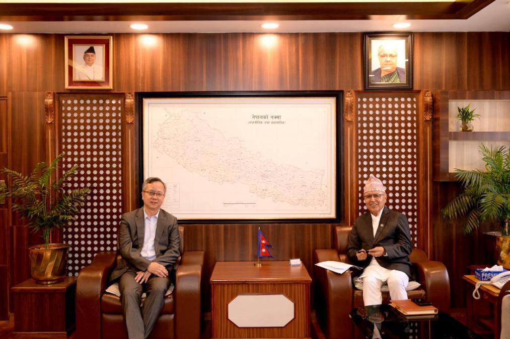 छिमेकी राष्ट्रहरूसँग आर्थिक साझेदारीबारे अर्थमन्त्रीको छलफल