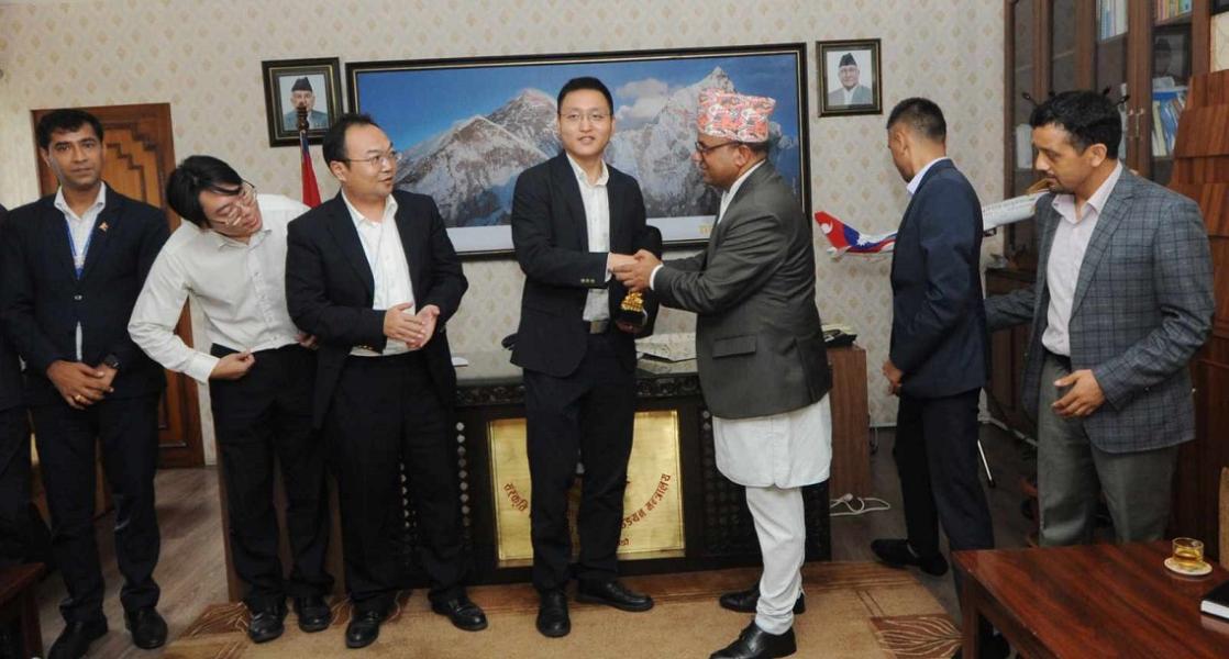 मन्त्री पाण्डे र चाइना साउदर्नका प्रतिनिधिबीच छलफल, भैरहवा र पोखरामा उडान भर्न उत्साहित