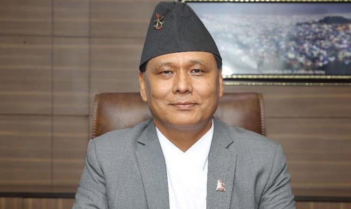 बढी भाडादर असुल गर्ने यातायात व्यवसायीलाई तत्कालै कारबाही गर्छौं- मन्त्री घिसिङ