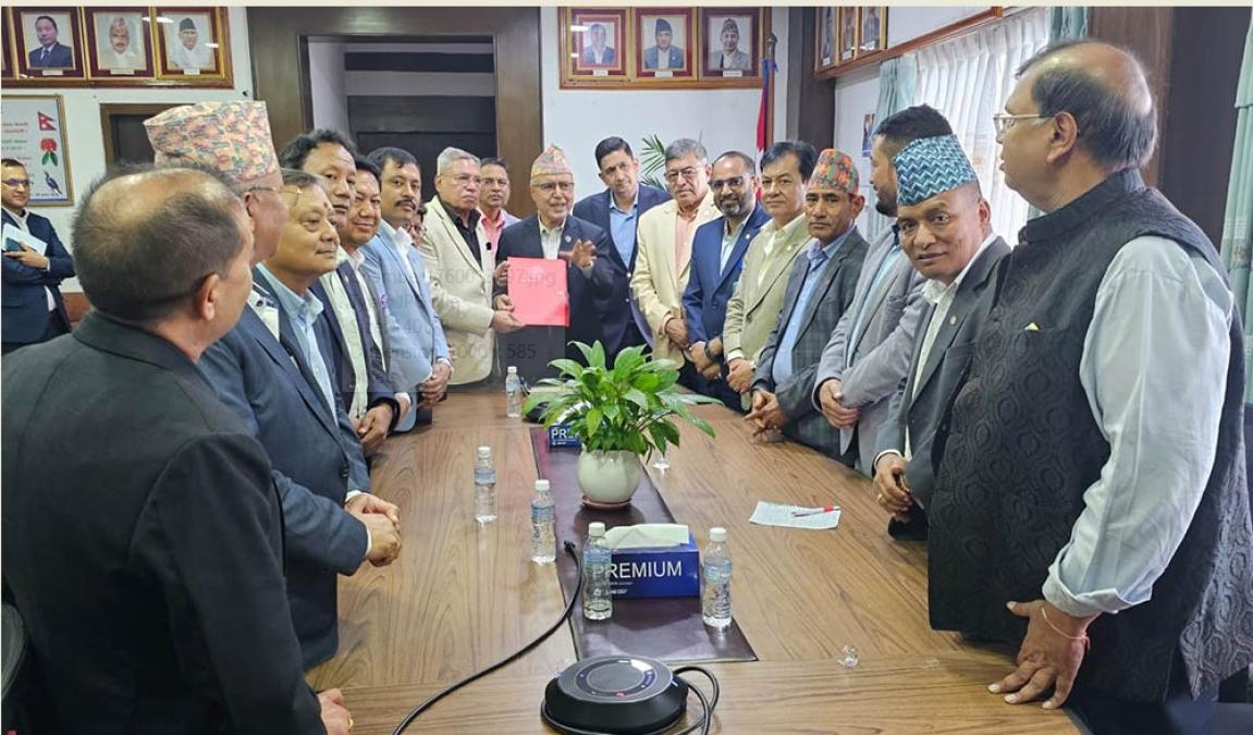 चेम्बरको निजी क्षेत्र र लगानीकर्ताको मनोबल उकास्न अर्थमन्त्री खनाललाई ध्यानाकर्षण