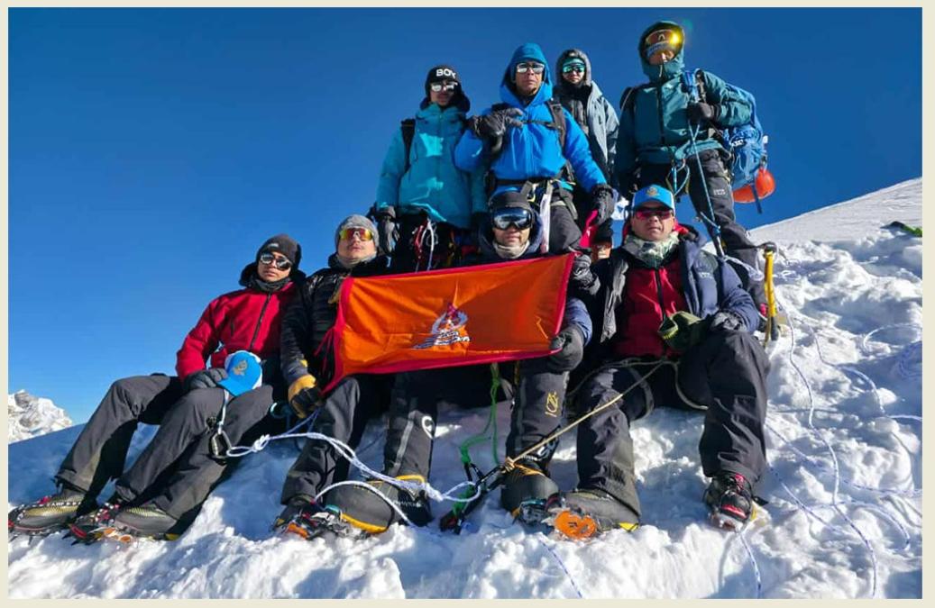 चुलु फार ईस्ट हिमालमा फहरायो सशस्त्रको झण्डा