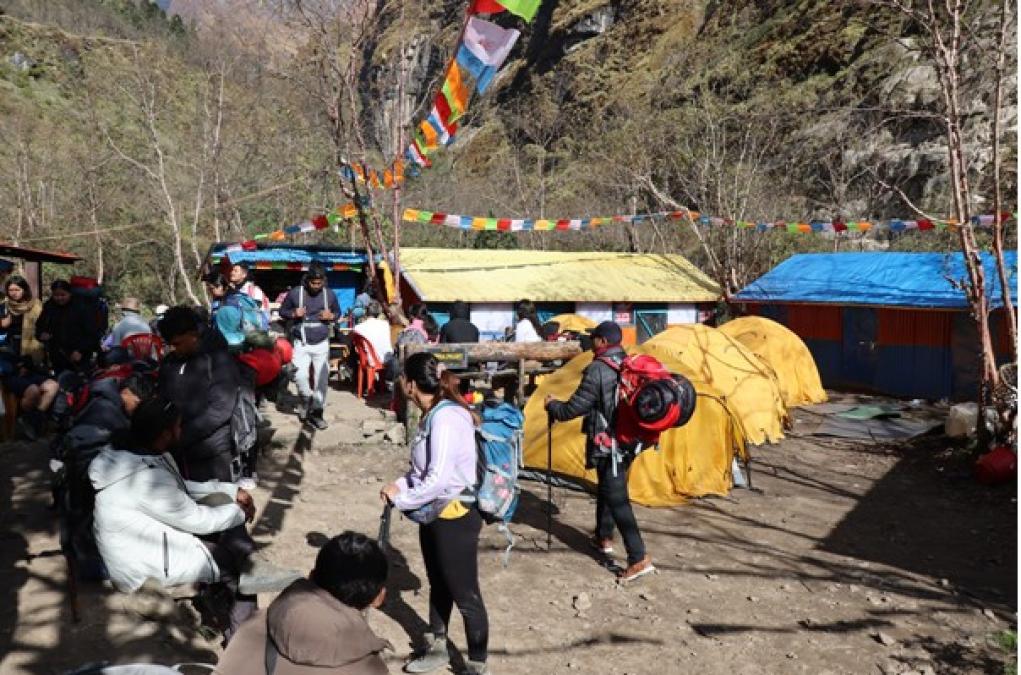 अन्नपूर्ण र मुस्ताङमा पर्यटकको लर्को , व्यवसायी भन्दछन् ‘यति धेरै पर्यटक आउलान् भनेर कल्पना गरेका थिएनौँ