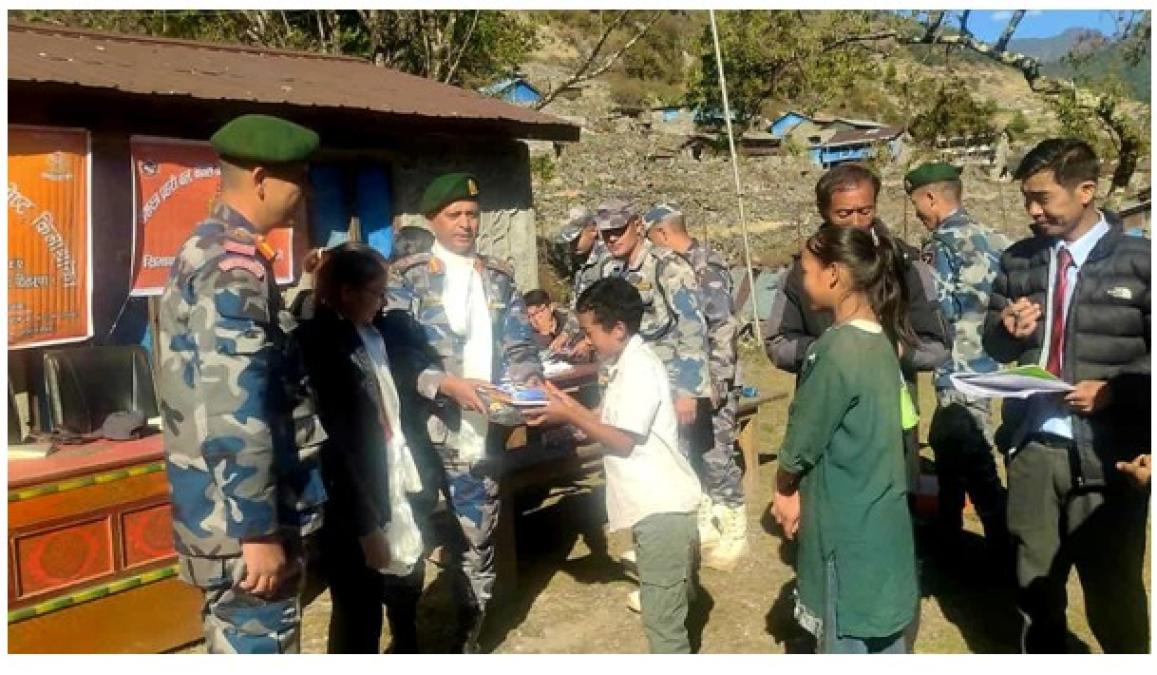 भोटखोलाका विद्यार्थीलाई न्यानो कपडा वितरण