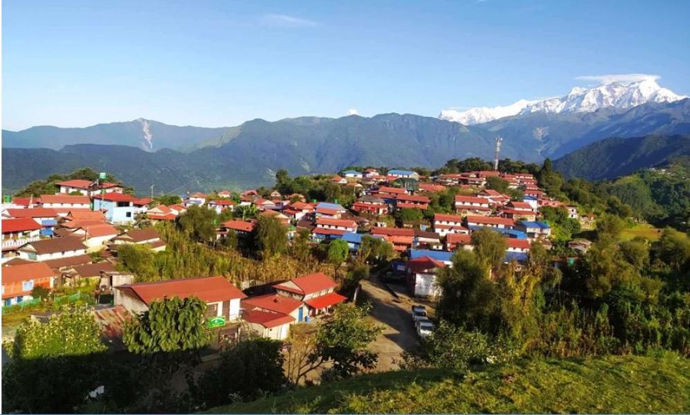 पर्यटक पर्खिरहेको घलेगाउँ