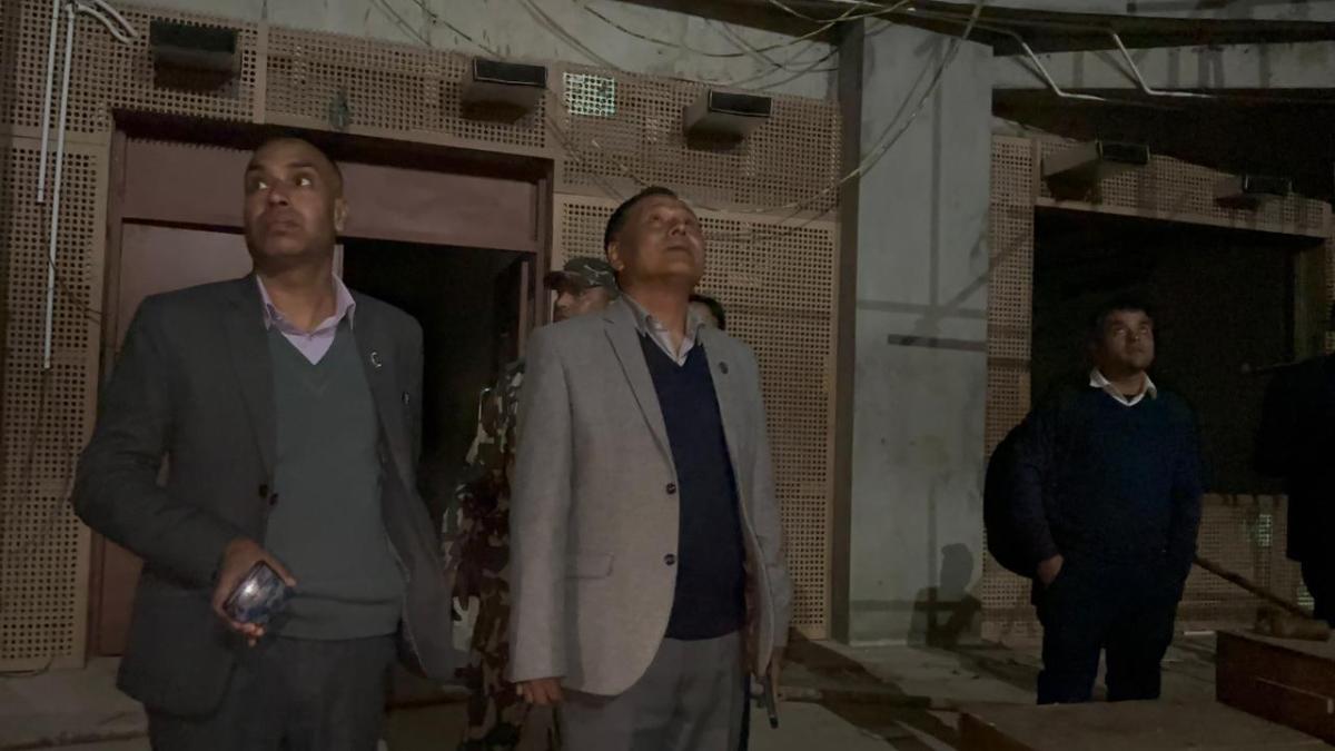 निर्माणाधीन संसद भवनको आकस्मिक निरीक्षण, निर्माणमा लापरवाही गर्नेलाई कारबाही गर्ने चेतावनी