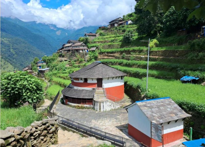 परम्परागत घुमाउने घर