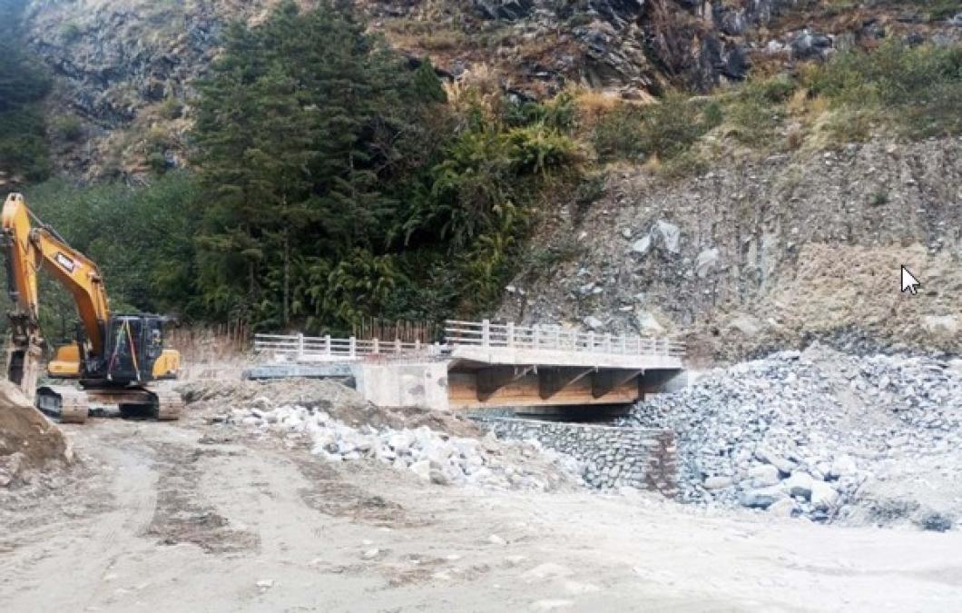 कोरला सडकमा १३ पुल निर्माण, तीन पुल बन्दै