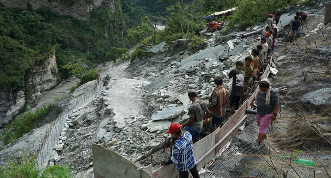 कालीगण्डकी करिडोर : पहिरो रोकथाम गर्न बैसरी अँधेरीखोलामा ‘रक एङ्करिङ’