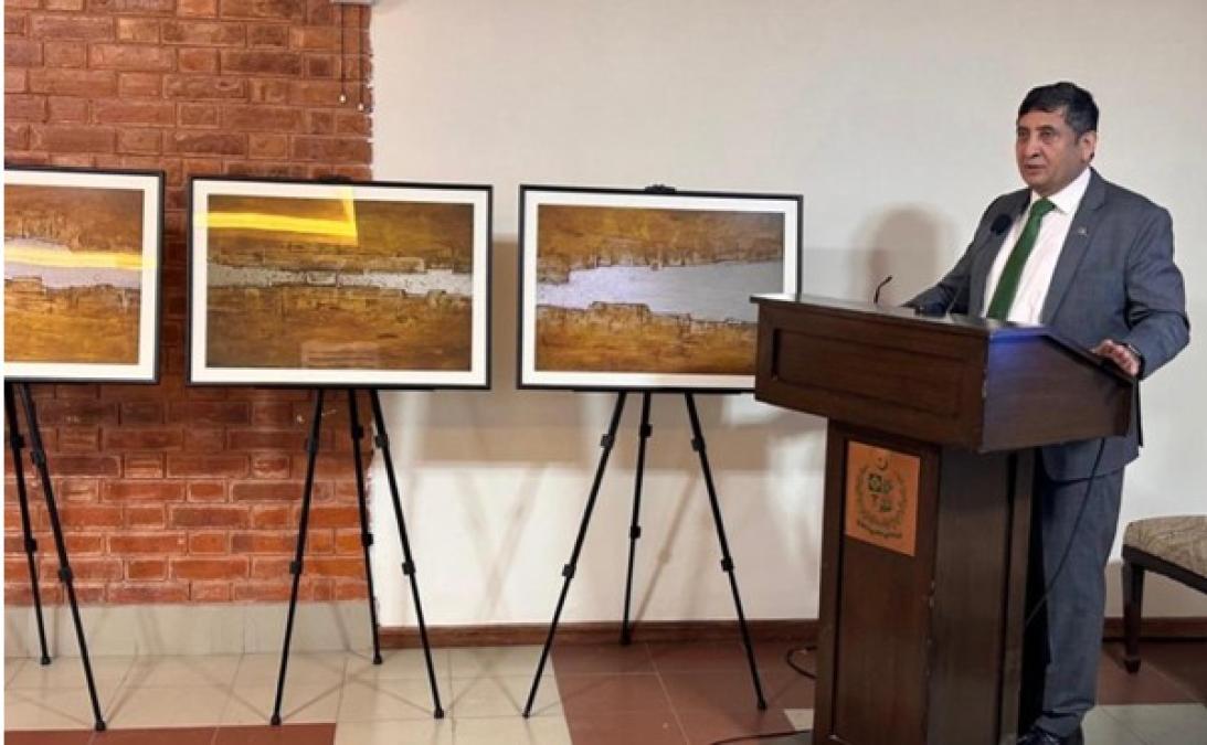 नेपाली कलाकारको चित्रकलामा झल्किएका पाकिस्तानका रङहरू’