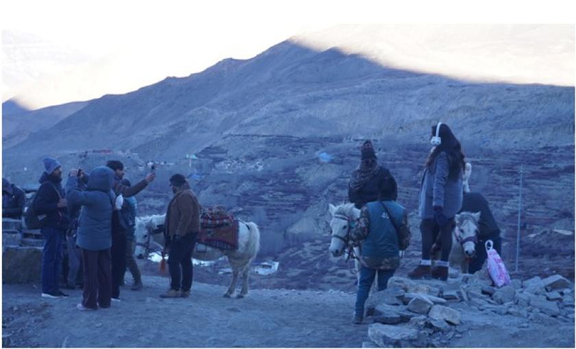 चालु आर्थिक वर्षको सात महिनामा तीन लाख २५ हजार २५ हजार बढी पर्यटक भित्रिए