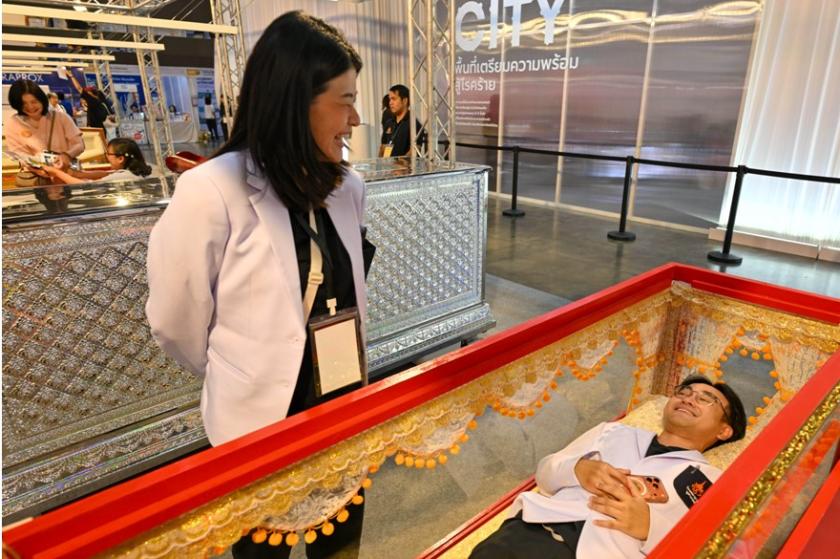 मृत्युलाई स्वीकार्न ‘डेथ फेस्ट’