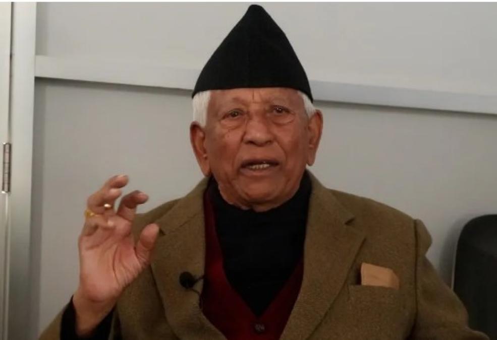 ज्येष्ठ सदस्य केसीले पद तथा गोपनीयताको शपथ लिनुहुँदै