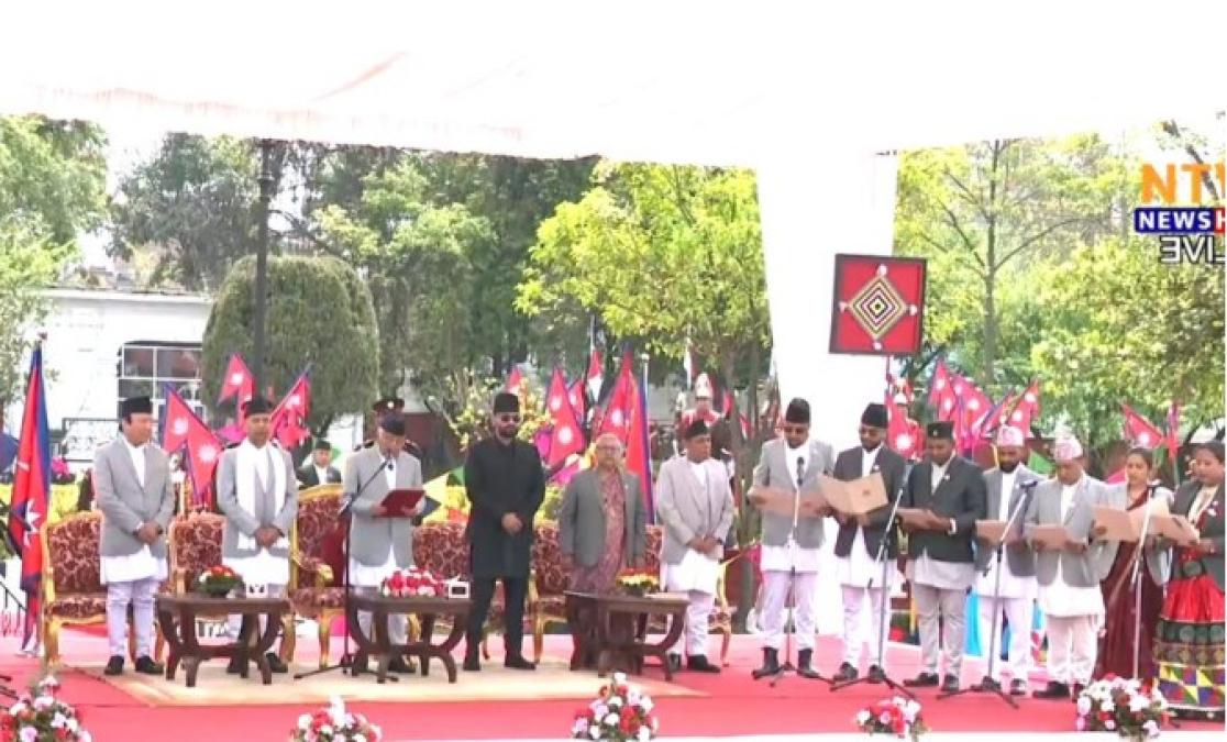 नवनियुक्त मन्त्रीहरूद्वारा शपथ
